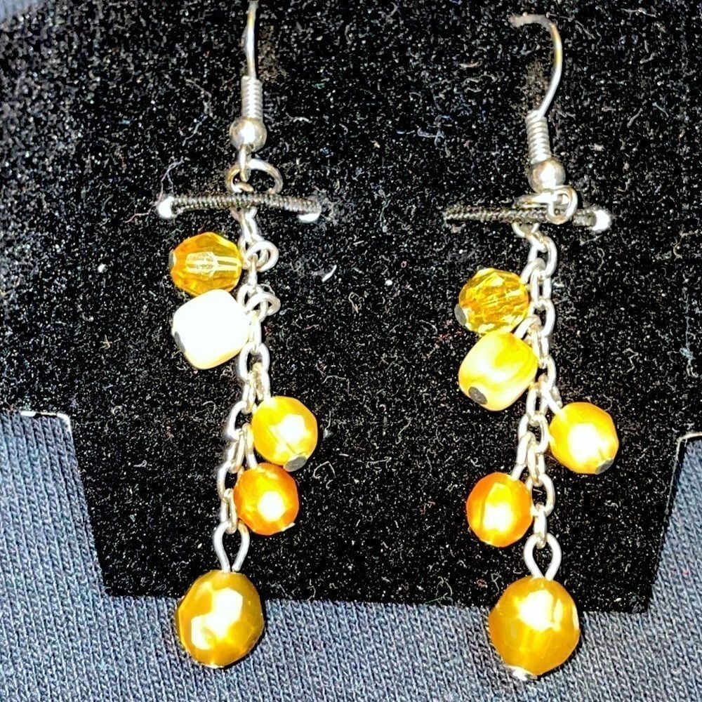 Amber colored earrings   - Picture 2 of 4